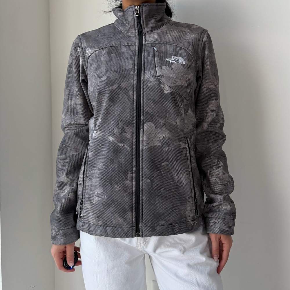 The North Face Grey Camo Windwall Zip Jacket - Small
